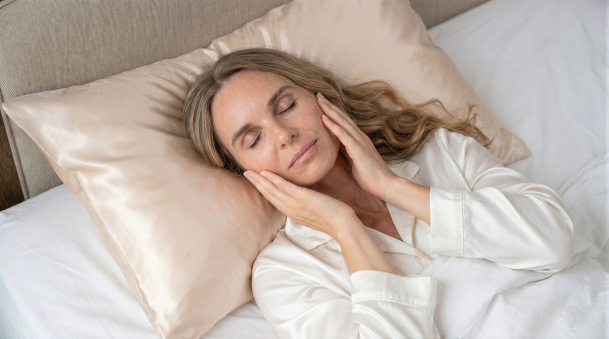 Peau douce et reposant grâce à la taie d'oreiller soie eversilk